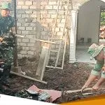 Babinsa Sumberrejo Bojonegoro Bantu Perbaiki Rumah Warga Jatigede
