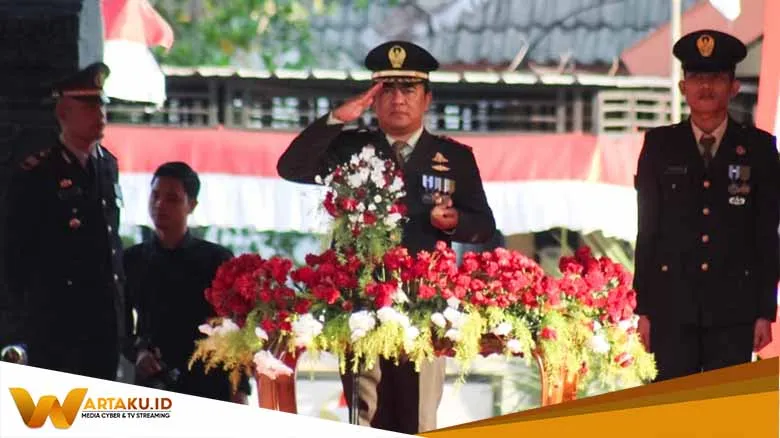 Dandim Bojonegoro Inspektur Upacara Penurunan Bendera Merah Putih Peringatan HUT RI Ke 78