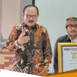 Eros Jarot Raih Anugerah Tokoh Pejuang Kemerdekaan Pers