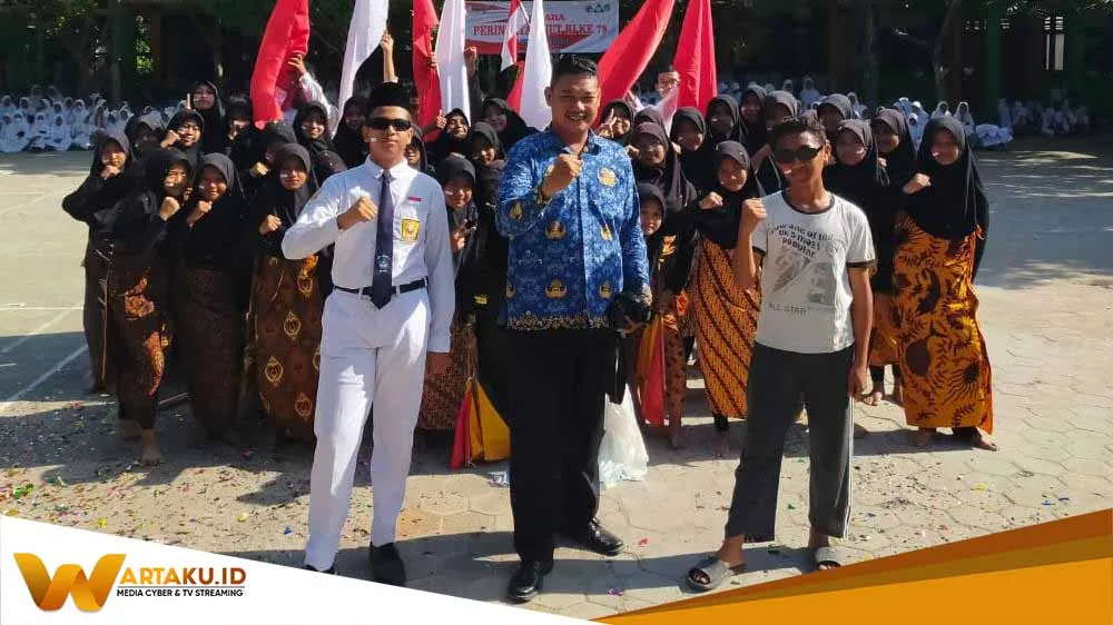 Kemeriahan Upacara Peringatan HUT RI Di SMP Negeri 1 Balen 3