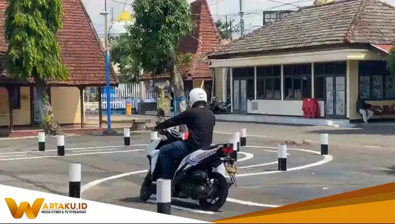 Tidak Ada Angka 8 Lintasan Ujian Praktik Pembuatan SIM C Di Bojonegoro Dirubah Jadi Lebih Mudah 1