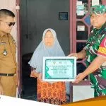 Listrik Gratis Dari Babinsa Kodim Bojonegoro Kado Indah TNI Untuk Sulastri