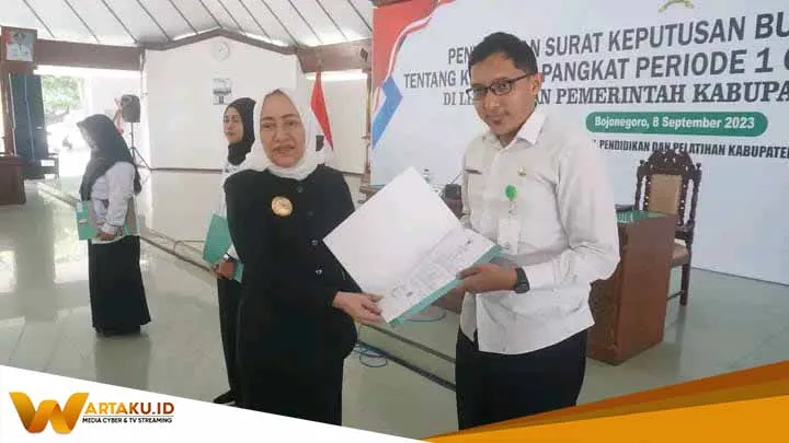 Ratusan PNS Pemkab Bojonegoro Naik Pangkat, Bupati Anna Berharap Tingkatkan Kinerja Ratusan PNS Pemkab Bojonegoro Naik Pangkat Bupati Anna Berharap Tingkatkan Kinerja