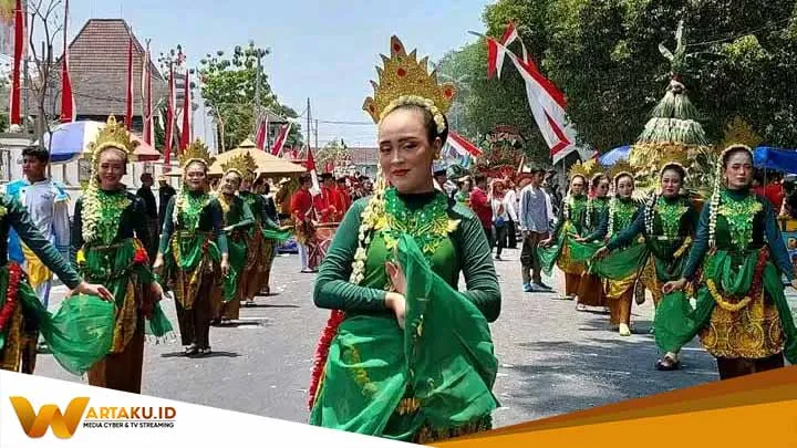 Berlangsung Sangat Meriah Pawai Budaya Bojonegoro Disambut Antusias Warga