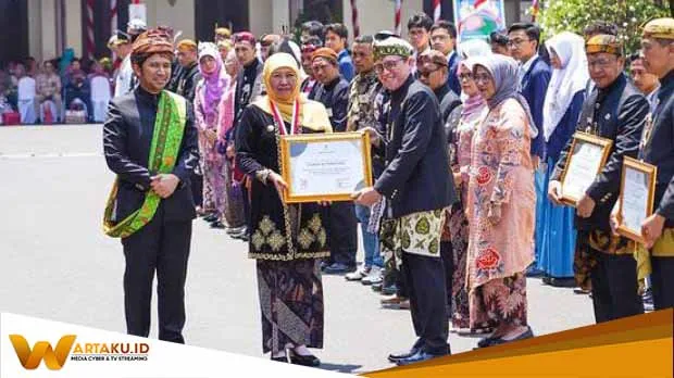 Bojonegoro Raih Penghargaan dari Gubernur Jatim Kategori Kabupaten yang Kembangkan Sapi Peranakan Ongle Bojonegoro Raih Penghargaan Dari Gubernur Jatim Kategori Kabupaten Yang Kembangkan Sapi Peranakan Ongle
