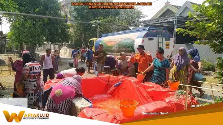 Kemarau Panjang, BPBD Bojonegoro Distribusikan Air Bersih ke 73 Desa Terdampak Kekeringan Kemarau Panjang BPBD Bojonegoro Distribusikan Air Bersih Ke 73 Desa Terdampak Kekeringan
