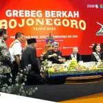 Peringati HJB Ke 346 Warga Bojonegoro Berbahagia Ikuti Grebeg Berkah Di Alun Alun 1