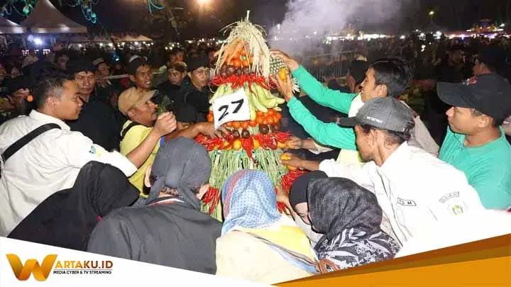 Peringati HJB Ke 346 Warga Bojonegoro Berbahagia Ikuti Grebeg Berkah Di Alun Alun 2
