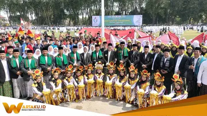 Pimpin Upacara HSN Pj Bupati Bojonegoro Ajak Santri Berkiprah Wujudkan Kejayaan Indonesia