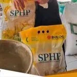 Stabilkan Harga Bulog Bojonegoro Distribusikan Beras Sesuai HET Ke Pasar Tradisional