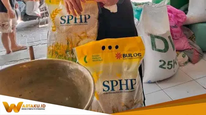 Stabilkan Harga Bulog Bojonegoro Distribusikan Beras Sesuai HET Ke Pasar Tradisional