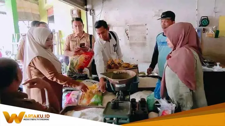 TPID Bojonegoro Pantau Pasar, Pastikan Ketersediaan Beras dengan Harga Sesuai HET TPID Bojonegoro Pantau Pasar Pastikan Ketersediaan Beras Dengan Harga Sesuai HET