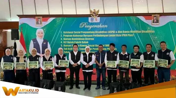 Gubernur Jatim Serahkan Bansos Di Bojonegoro Beri Banyak Manfaat Bagi Warga