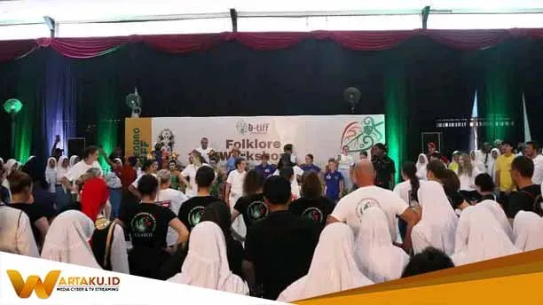 Hari Ketiga B TIFF Ratusan Pelajar Bojonegoro Antusias Belajar Tari Tradisional 8 Negara