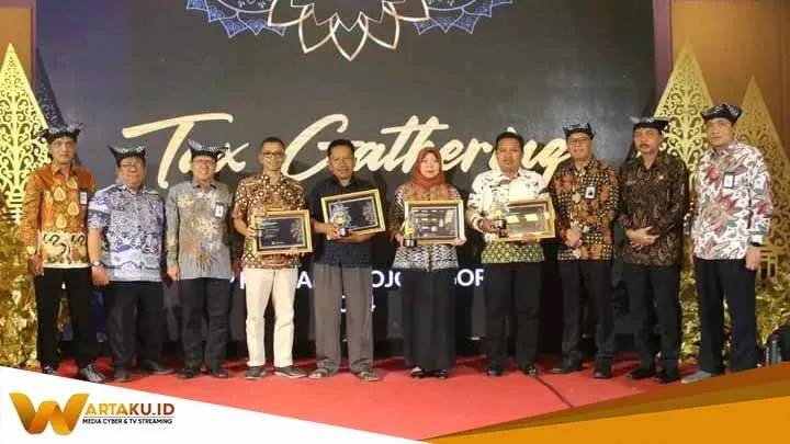 Pemkab Bojonegoro Raih 2 Penghargaan Kontribusi Pembayaran Pajak Terbesar Pemkab Bojonegoro Raih 2 Penghargaan Kontribusi Pembayaran Pajak Terbesar