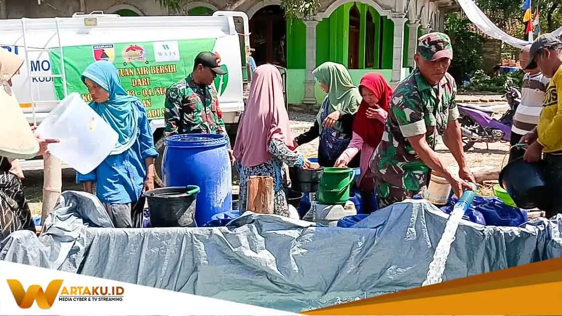 Lagi, Babinsa Kodim Bojonegoro salurkan 40 Ribu Liter Air Bersih untuk Warga Sugihwaras Lagi Babinsa Kodim Bojonegoro Salurkan 40 Ribu Liter Air Bersih Untuk Warga Sugihwaras