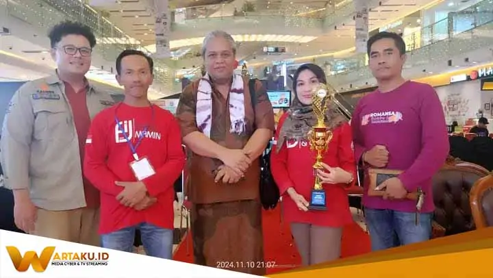 FIJ Bojonegoro Raih Penghargaan Stand Omzet Tertinggi di JEEF 2024 FIJ Bojonegoro Raih Penghargaan Stand Omzet Tertinggi Di JEEF 2024