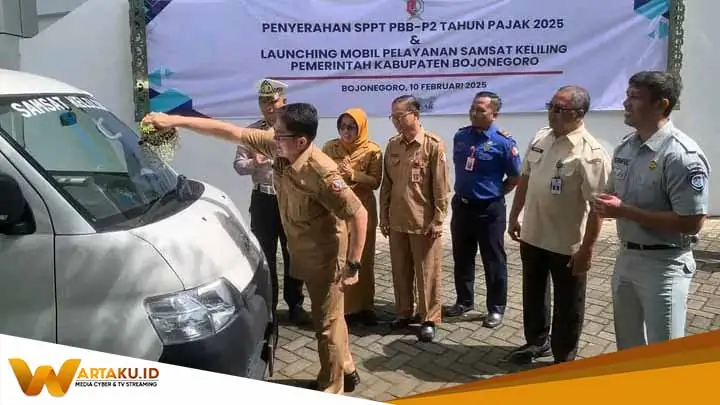 Pj Bupati Bojonegoro Serahkan Mobil Layanan Samsat Keliling dan SPPT PBB-P2, Target Peningkatan PAD Pj Bupati Bojonegoro Serahkan Mobil Layanan Samsat Keliling Dan SPPT PBB P2 Target Peningkatan PAD
