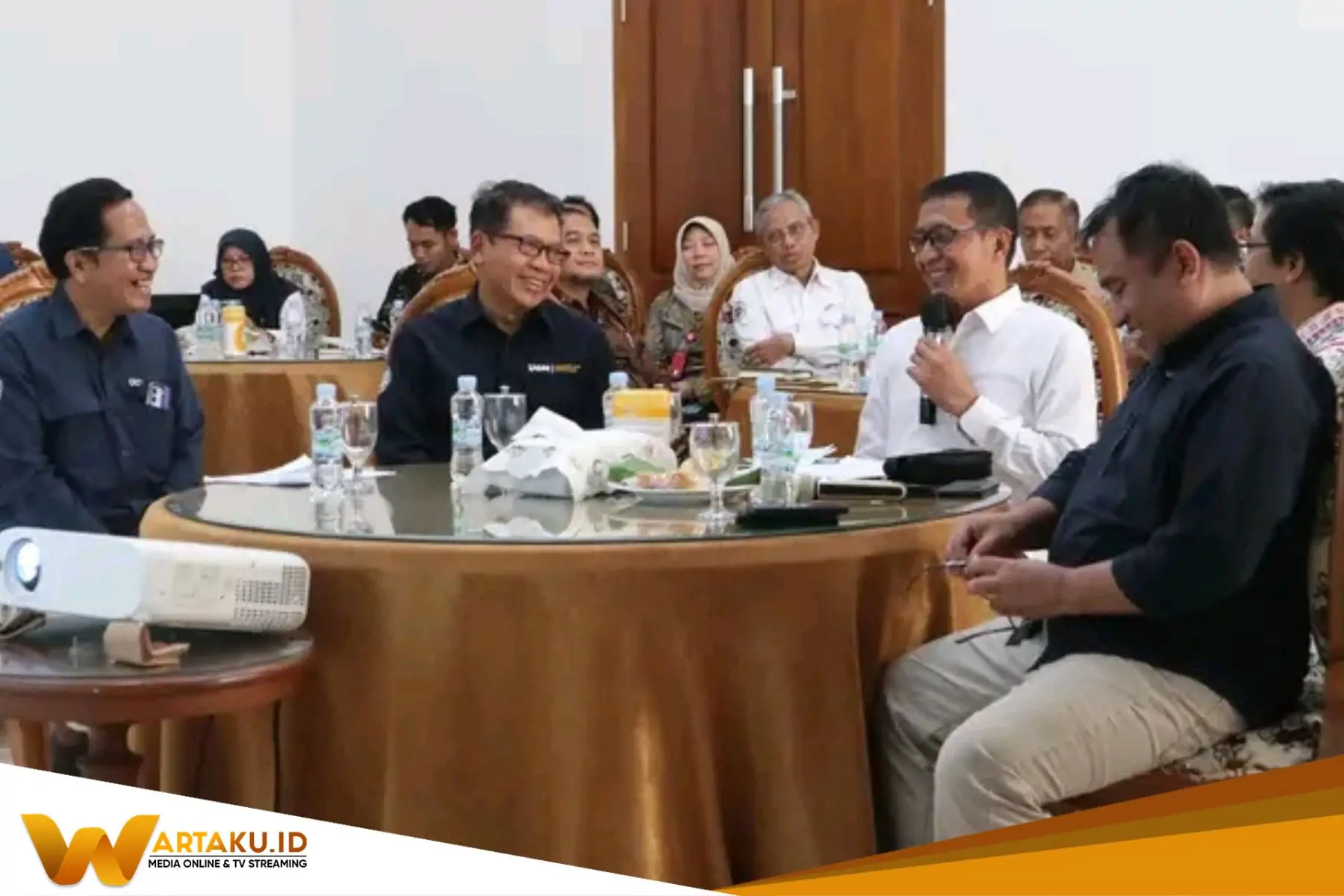 Biru Putih Cat Air Lucu Ucapan Selamat Ulang Tahun Kartu 20250523 072043 0000